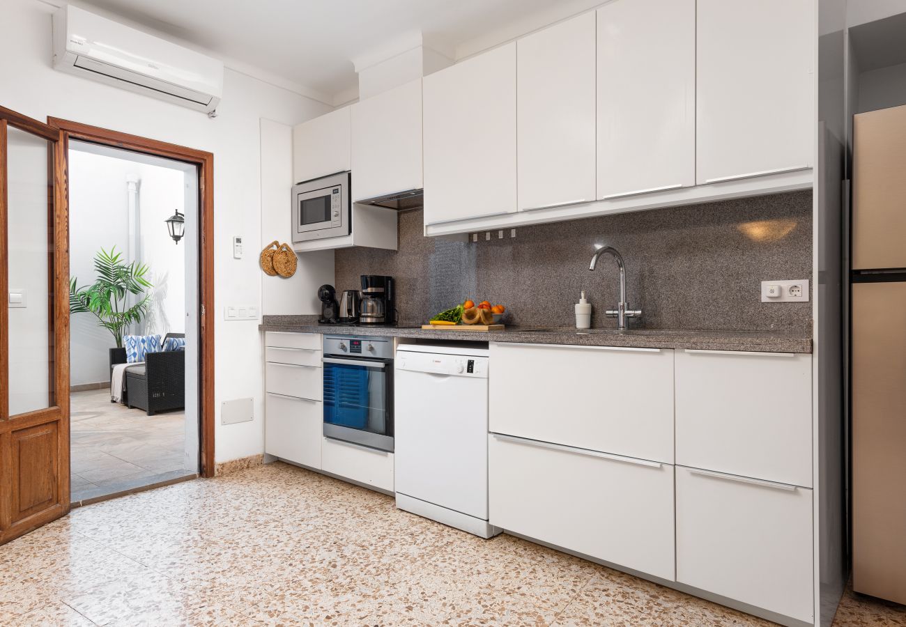 House in Alcudia - Sunset Cas Sastre with private roof terrace and barbecue in the oldtown of Alcudia