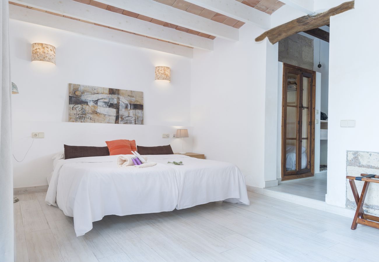 House in Moscari - Sunset Villa Can Calco - villa with pool, 5 bedrooms each with air-conditioning and bathroom en-suite