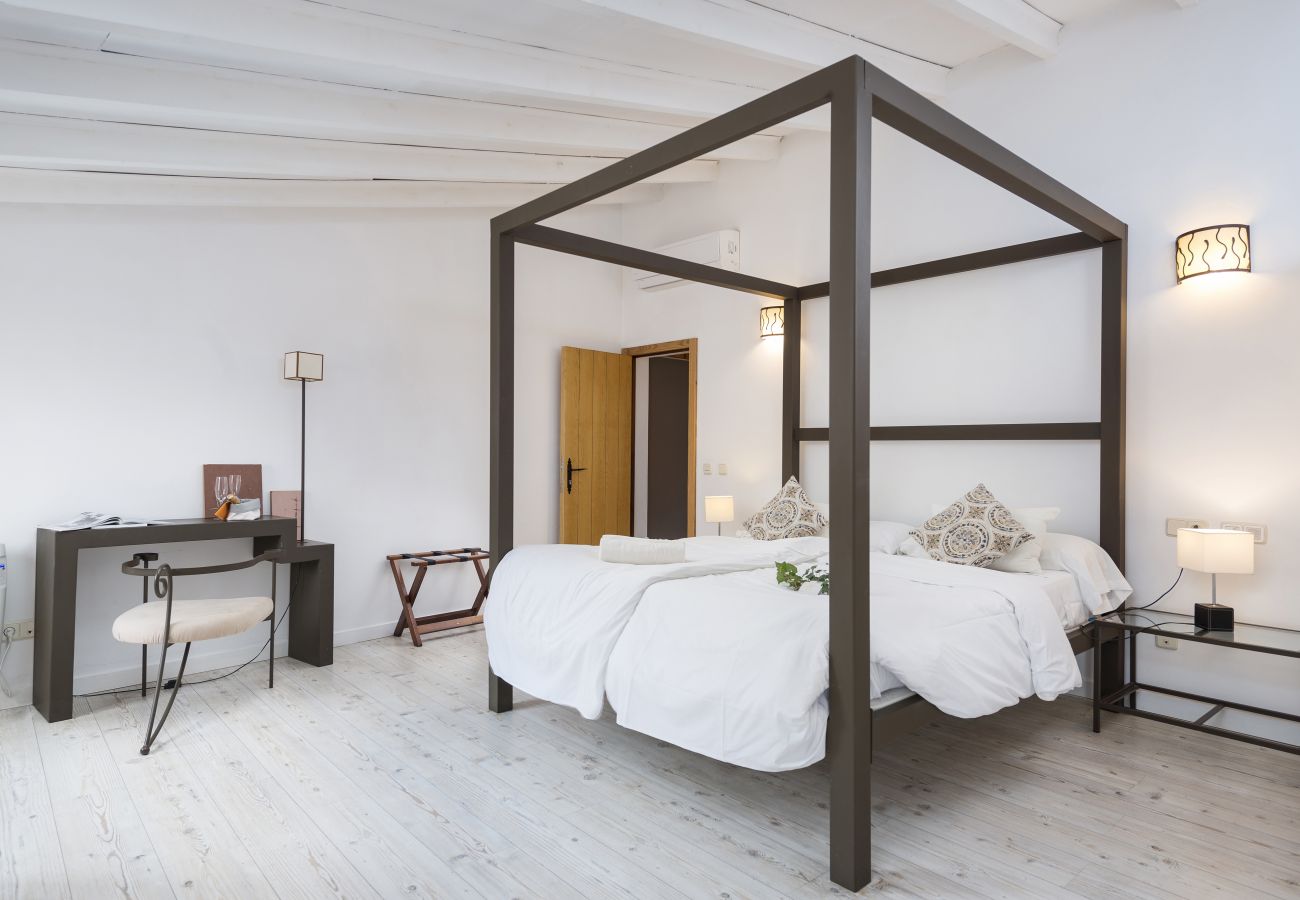 House in Moscari - Sunset Villa Can Calco - villa with pool, 5 bedrooms each with air-conditioning and bathroom en-suite