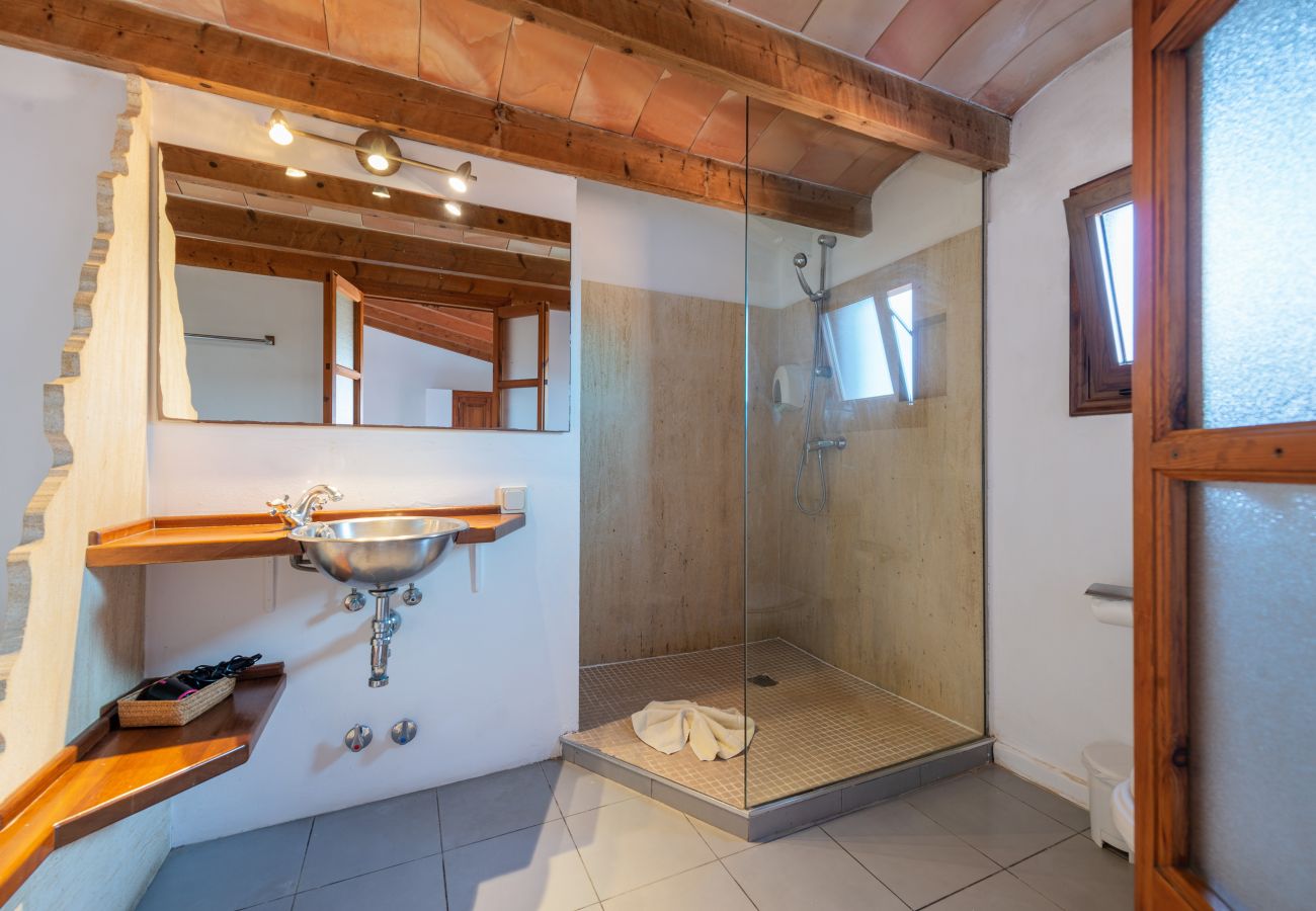 House in Moscari - Sunset Villa Can Calco - villa with pool, 5 bedrooms each with air-conditioning and bathroom en-suite