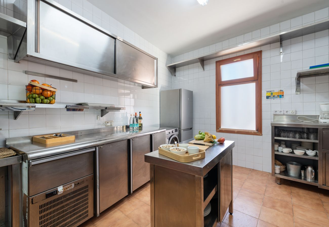 House in Moscari - Sunset Villa Can Calco - villa with pool, 5 bedrooms each with air-conditioning and bathroom en-suite