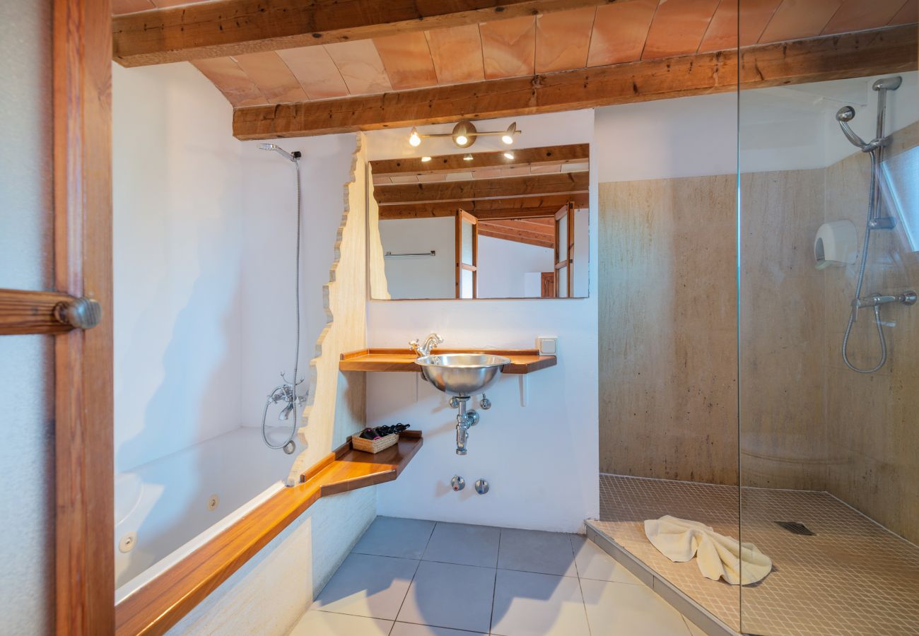 House in Moscari - Sunset Villa Can Calco - villa with pool, 5 bedrooms each with air-conditioning and bathroom en-suite