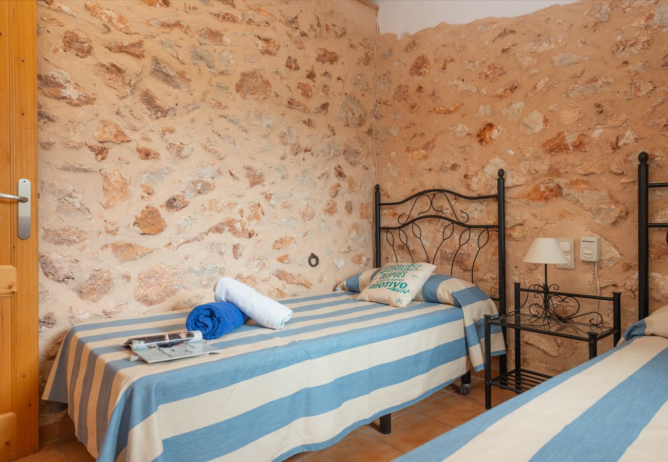 Country house in Llubi - Sunset Finca Son Sitges - Finca with fenced swimming pool, children's playground and barbecue area