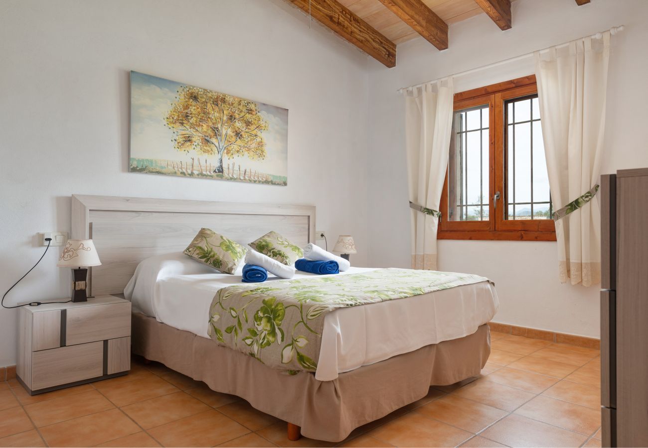 Country house in Llubi - Sunset Finca Son Sitges - Finca with fenced swimming pool, children's playground and barbecue area