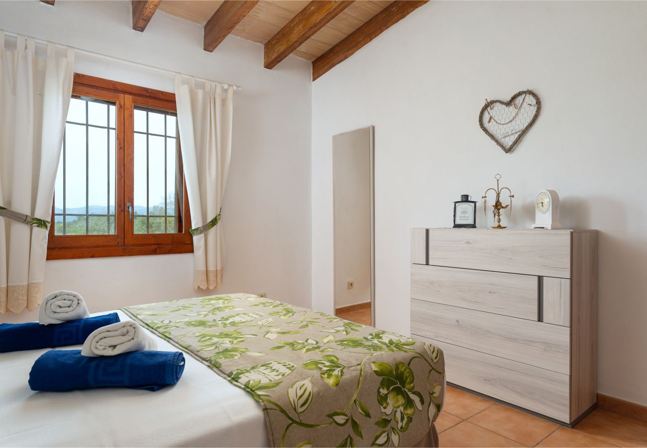 Country house in Llubi - Sunset Finca Son Sitges - Finca with fenced swimming pool, children's playground and barbecue area