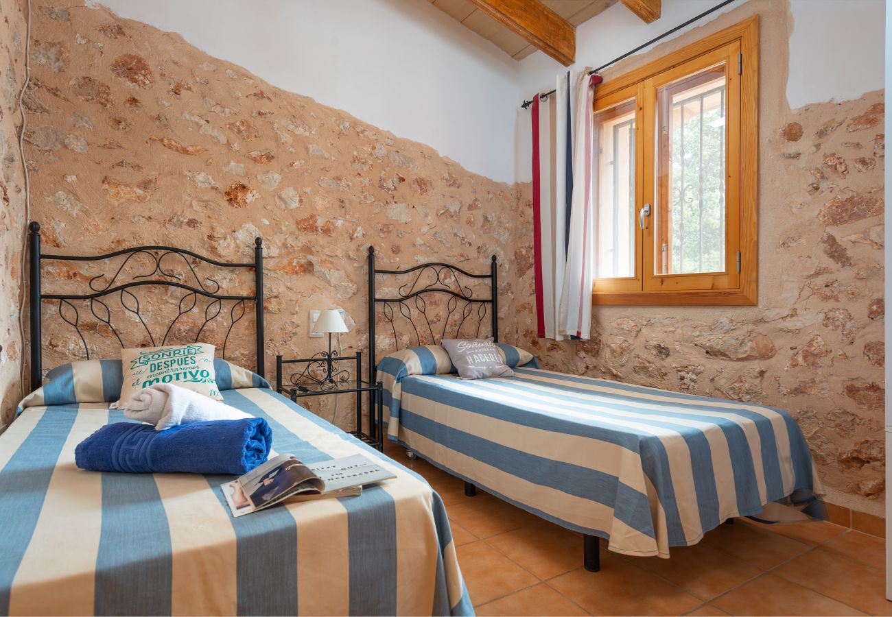 Country house in Llubi - Sunset Finca Son Sitges - Finca with fenced swimming pool, children's playground and barbecue area