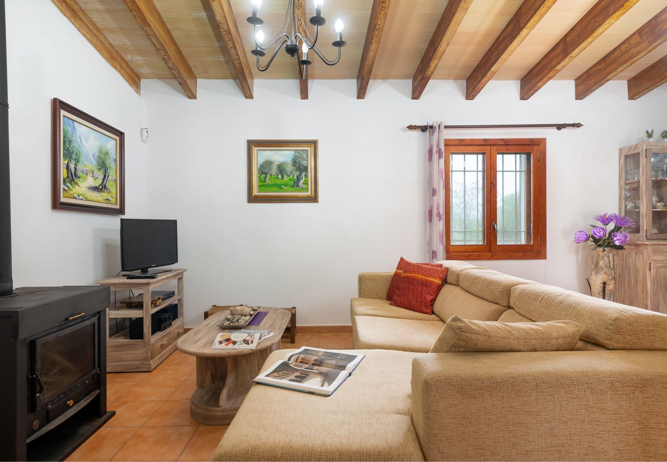 Country house in Llubi - Sunset Finca Son Sitges - Finca with fenced swimming pool, children's playground and barbecue area