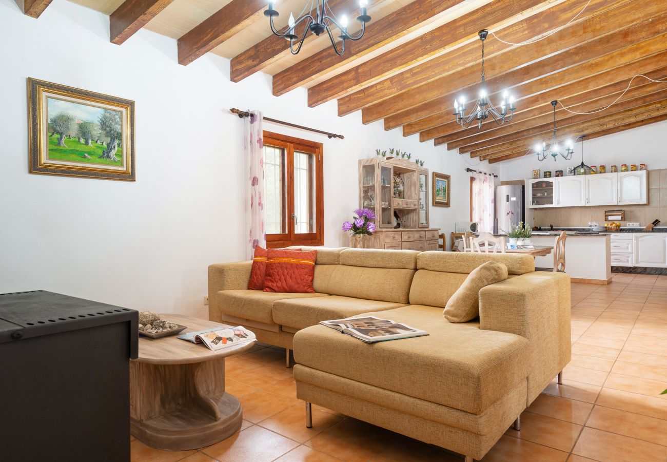 Country house in Llubi - Sunset Finca Son Sitges - Finca with fenced swimming pool, children's playground and barbecue area