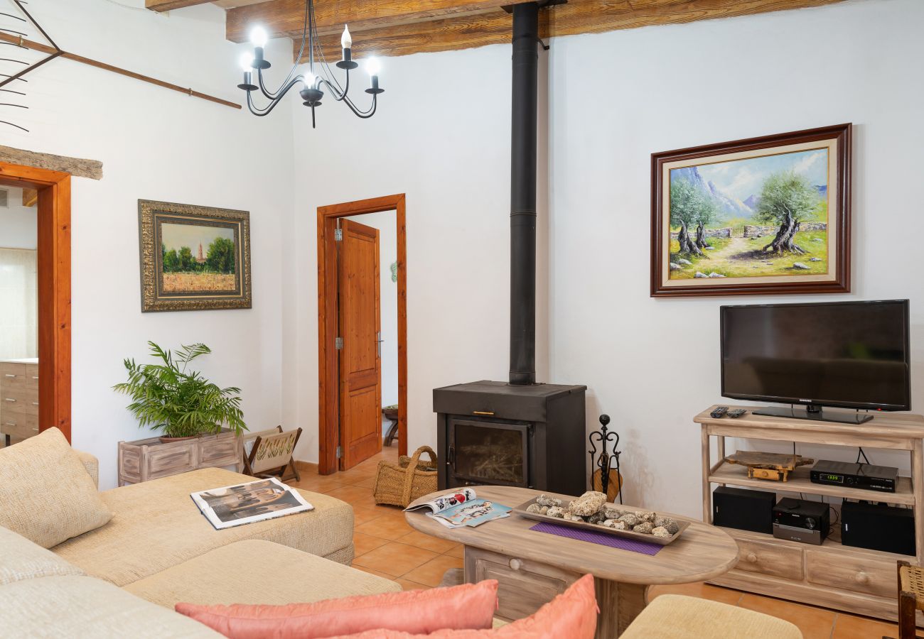 Country house in Llubi - Sunset Finca Son Sitges - Finca with fenced swimming pool, children's playground and barbecue area