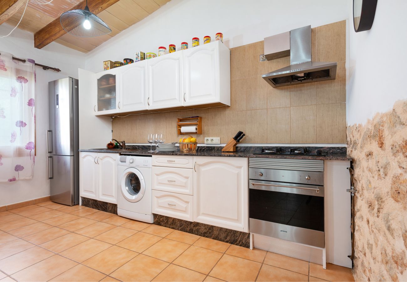 Country house in Llubi - Sunset Finca Son Sitges - Finca with fenced swimming pool, children's playground and barbecue area