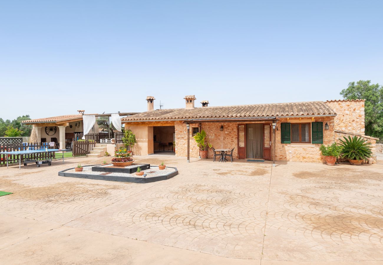 Country house in Llubi - Sunset Finca Son Sitges - Finca with fenced swimming pool, children's playground and barbecue area