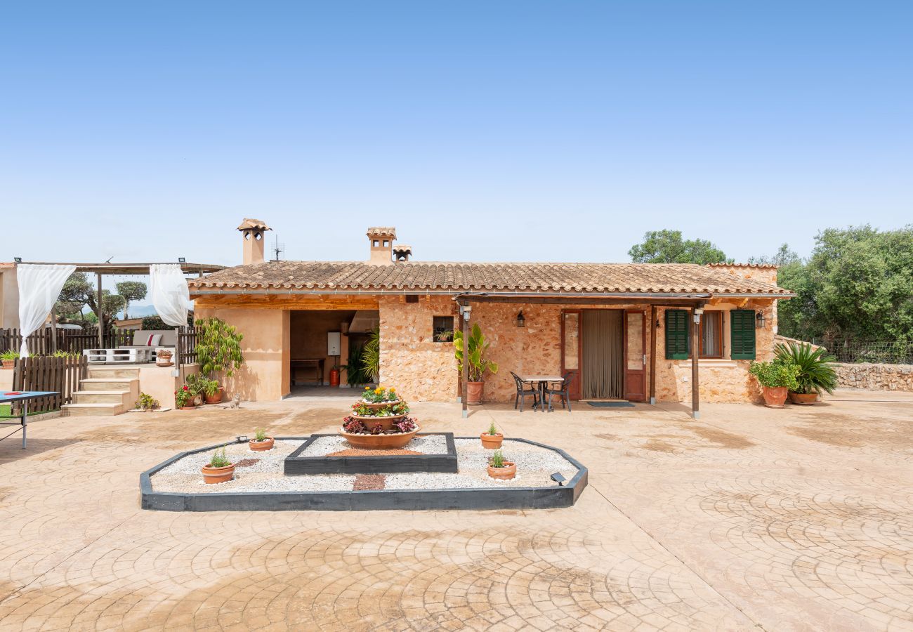 Country house in Llubi - Sunset Finca Son Sitges - Finca with fenced swimming pool, children's playground and barbecue area