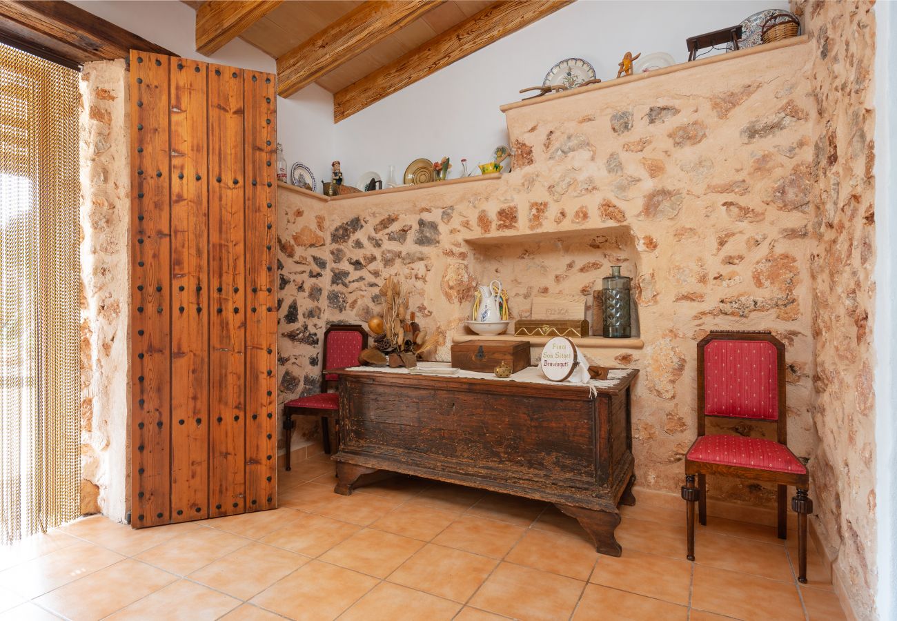 Country house in Llubi - Sunset Finca Son Sitges - Finca with fenced swimming pool, children's playground and barbecue area