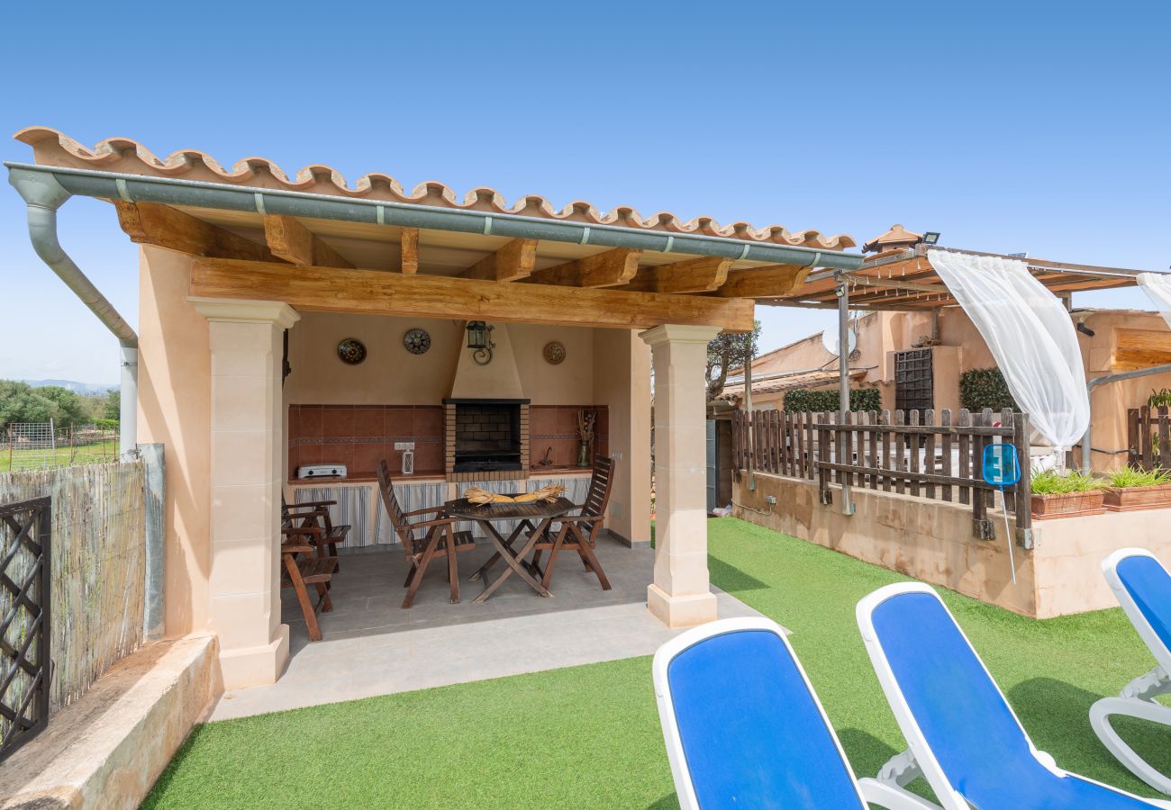 Country house in Llubi - Sunset Finca Son Sitges - Finca with fenced swimming pool, children's playground and barbecue area