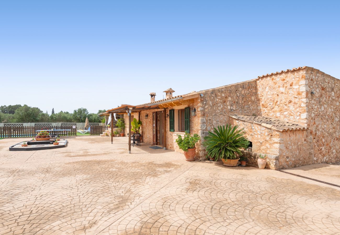 Country house in Llubi - Sunset Finca Son Sitges - Finca with fenced swimming pool, children's playground and barbecue area