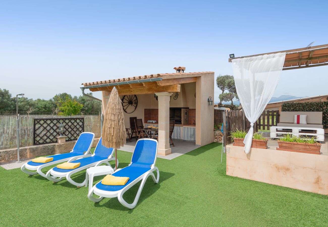 Country house in Llubi - Sunset Finca Son Sitges - Finca with fenced swimming pool, children's playground and barbecue area