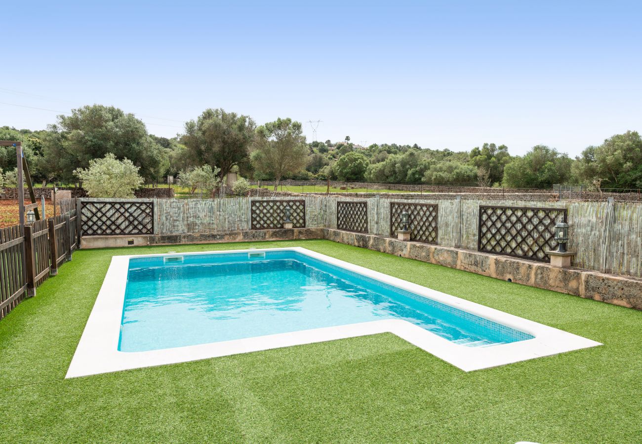 Country house in Llubi - Sunset Finca Son Sitges - Finca with fenced swimming pool, children's playground and barbecue area
