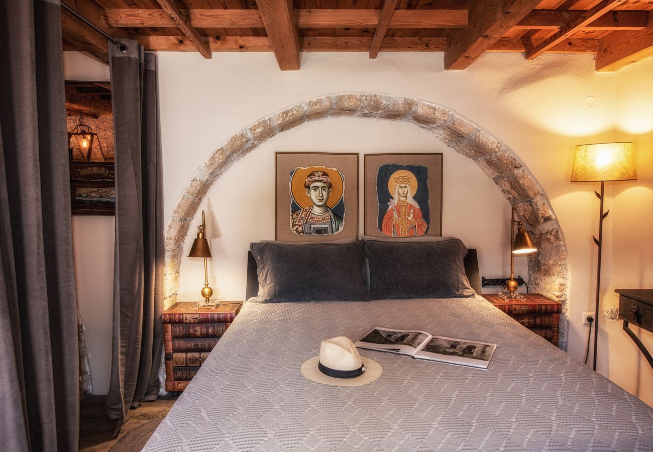 Terraced House in Monemvasia - Casa Felicia, the Castle Mansion Experience 