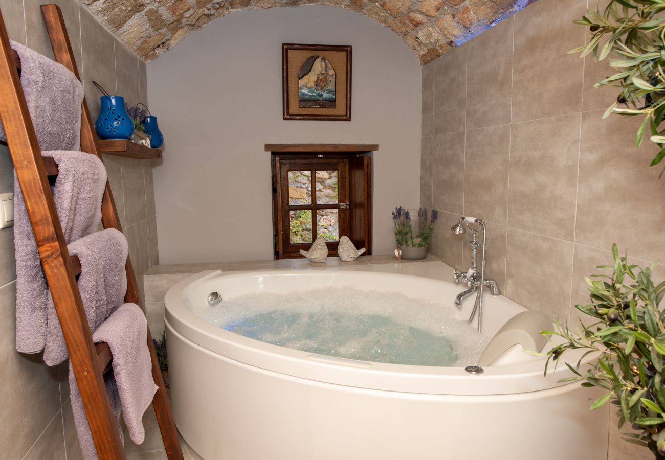 Terraced House in Monemvasia - Casa Felicia, the Castle Mansion Experience 