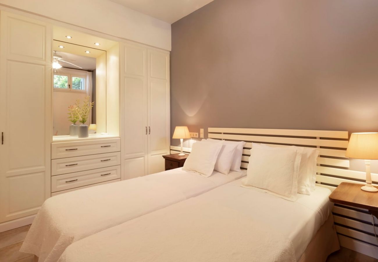 Villa in Andros - Rock Coastal House with Sea Views