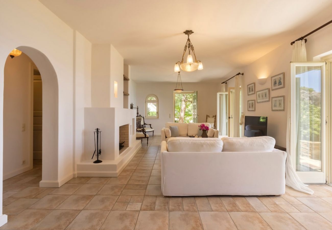 Villa in Andros - Rock Coastal House with Sea Views