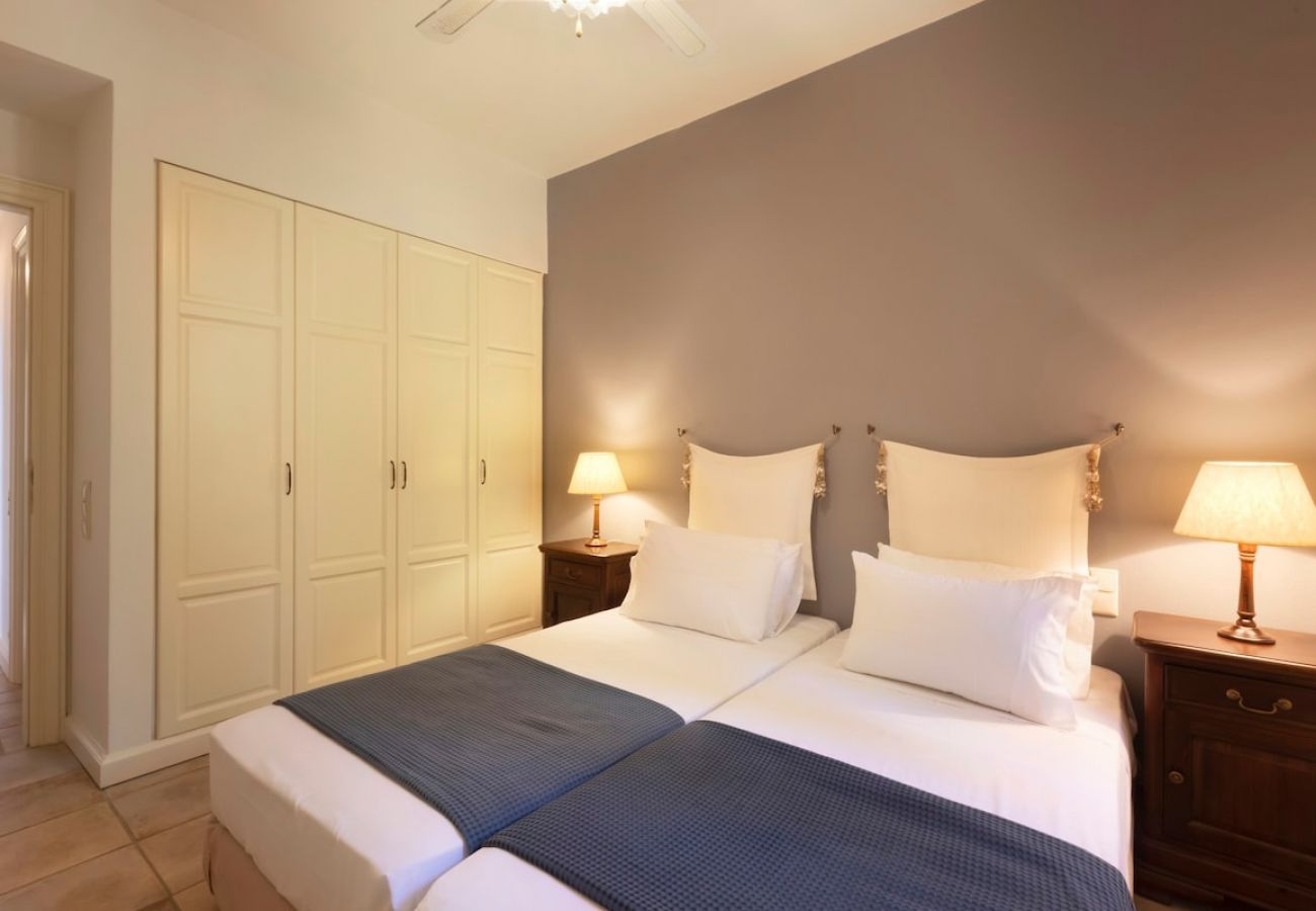 Villa in Andros - Rock Coastal House with Sea Views