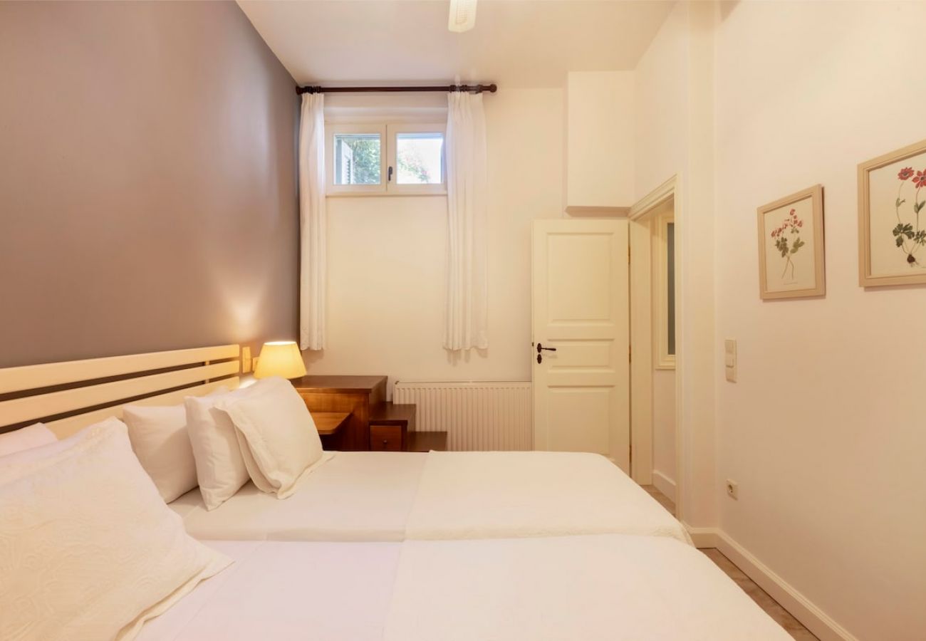 Villa in Andros - Rock Coastal House with Sea Views