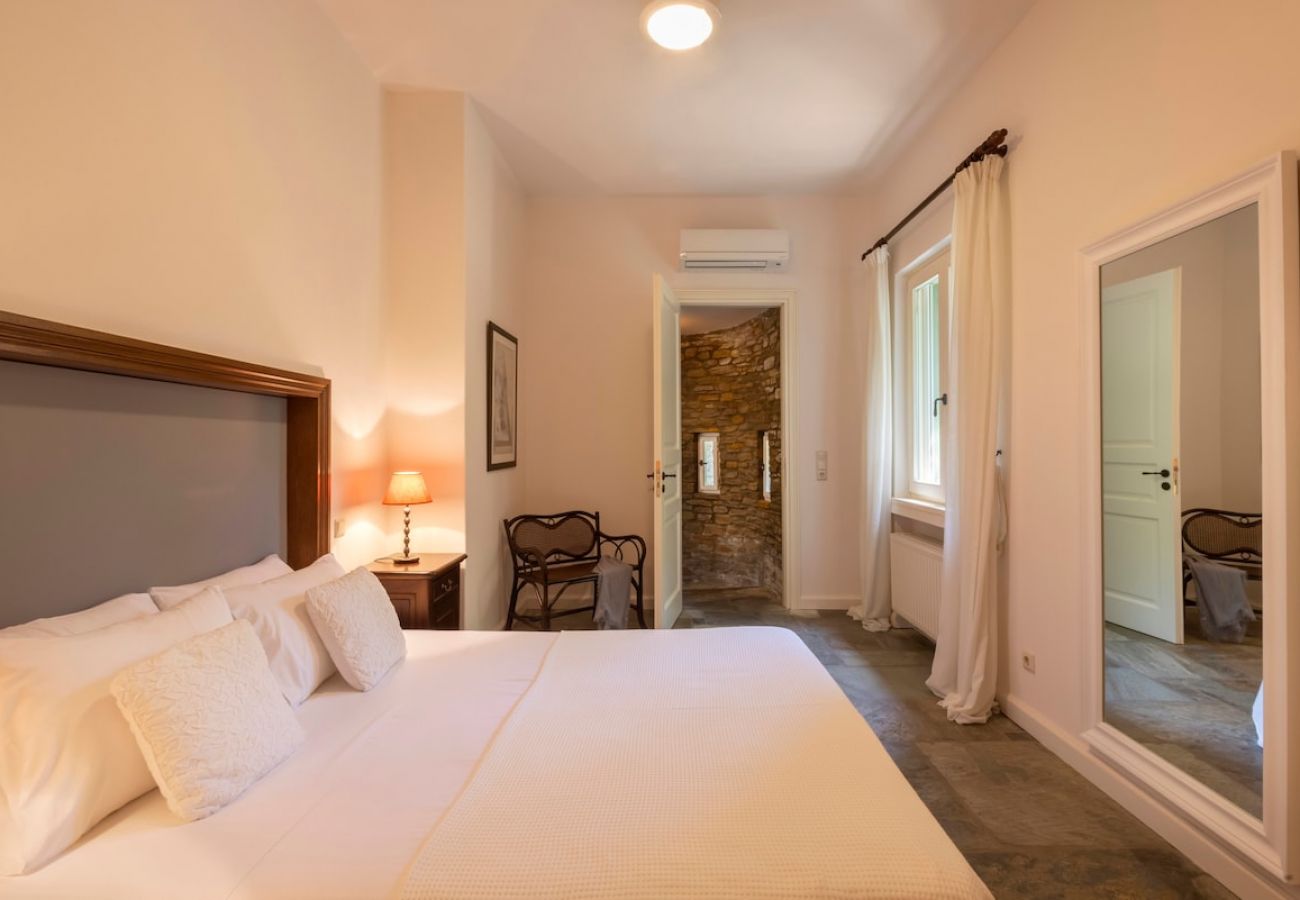 Villa in Andros - Rock Coastal House with Sea Views