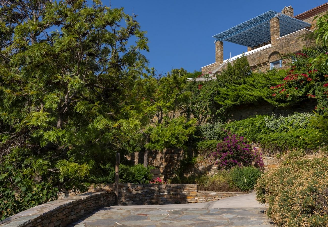 Villa in Andros - Rock Coastal House with Sea Views