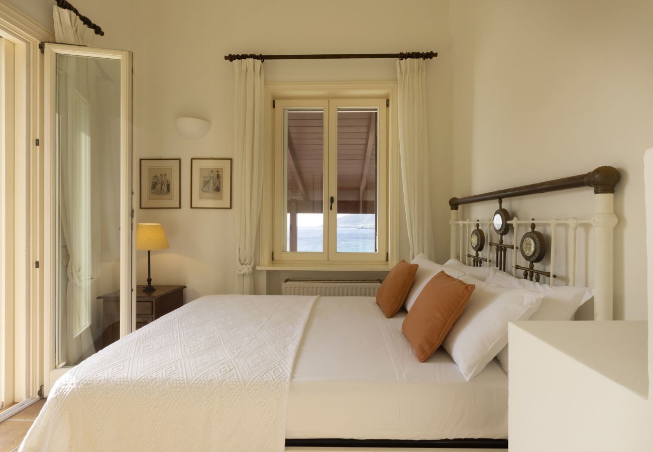 Villa in Andros - Exclusive Beach House