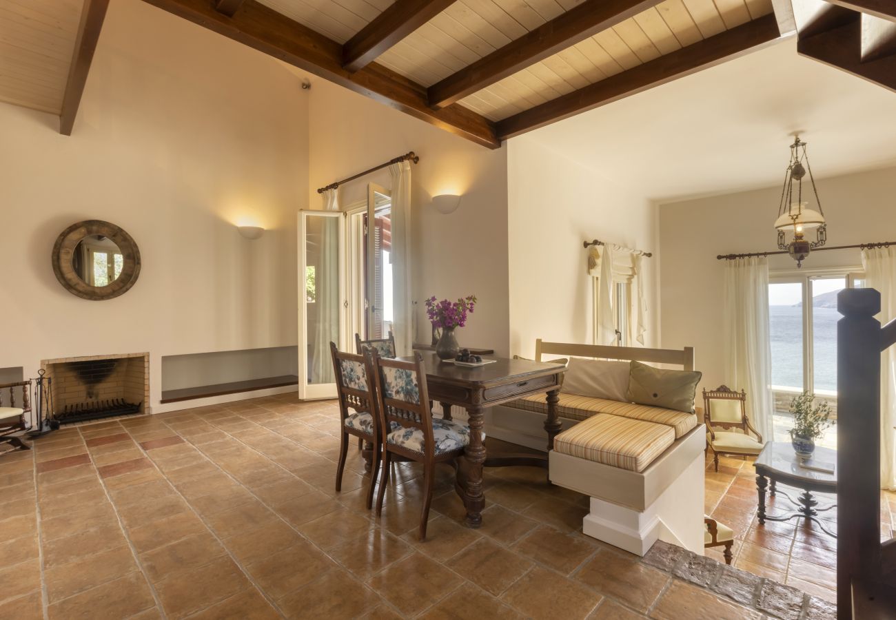 Villa in Andros - Exclusive Beach House