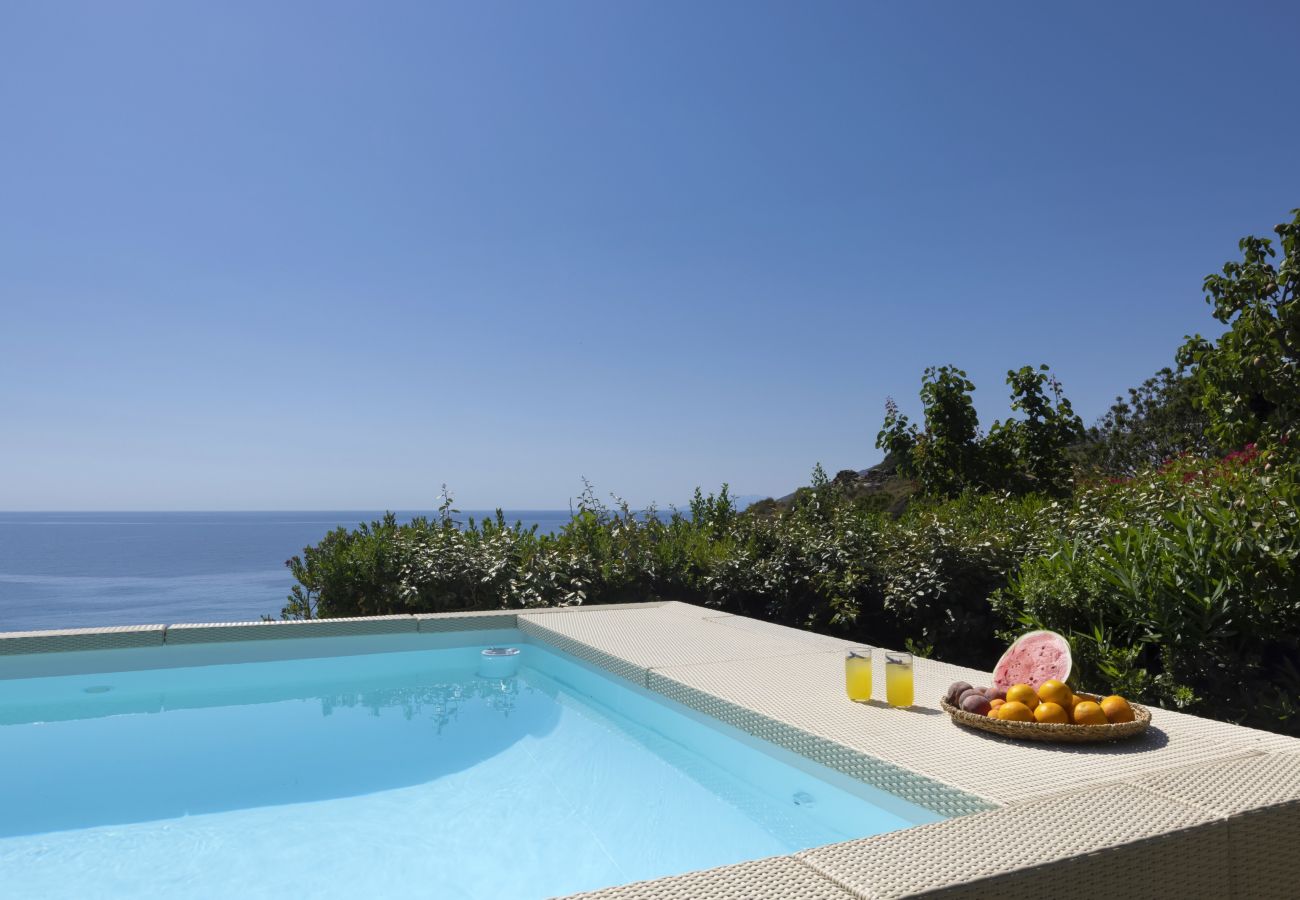 Villa in Andros - Exclusive Pool Escape in Andros