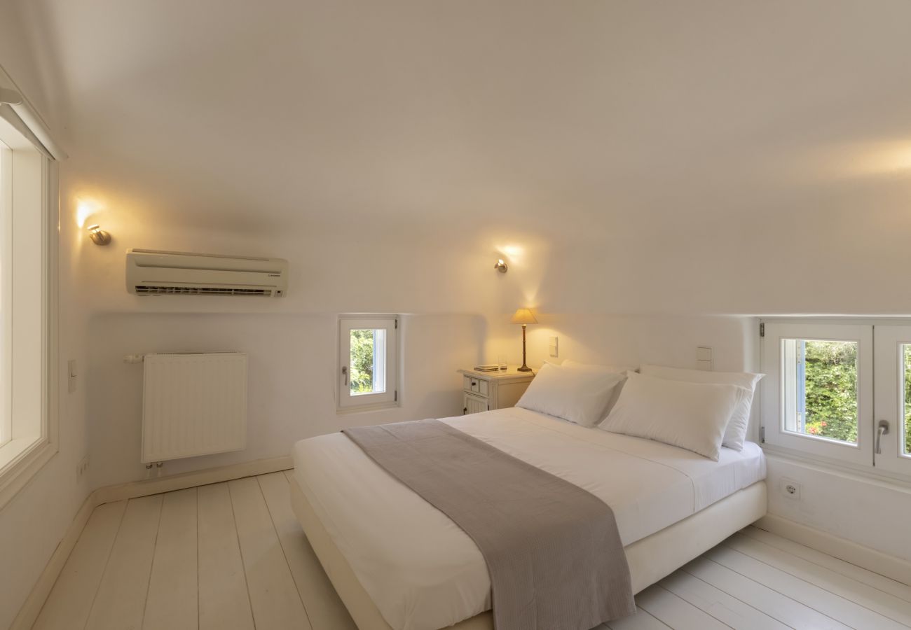 Villa in Andros - Exclusive Pool Escape in Andros