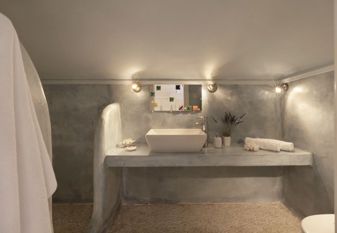 Villa in Andros - Exclusive Pool Escape in Andros