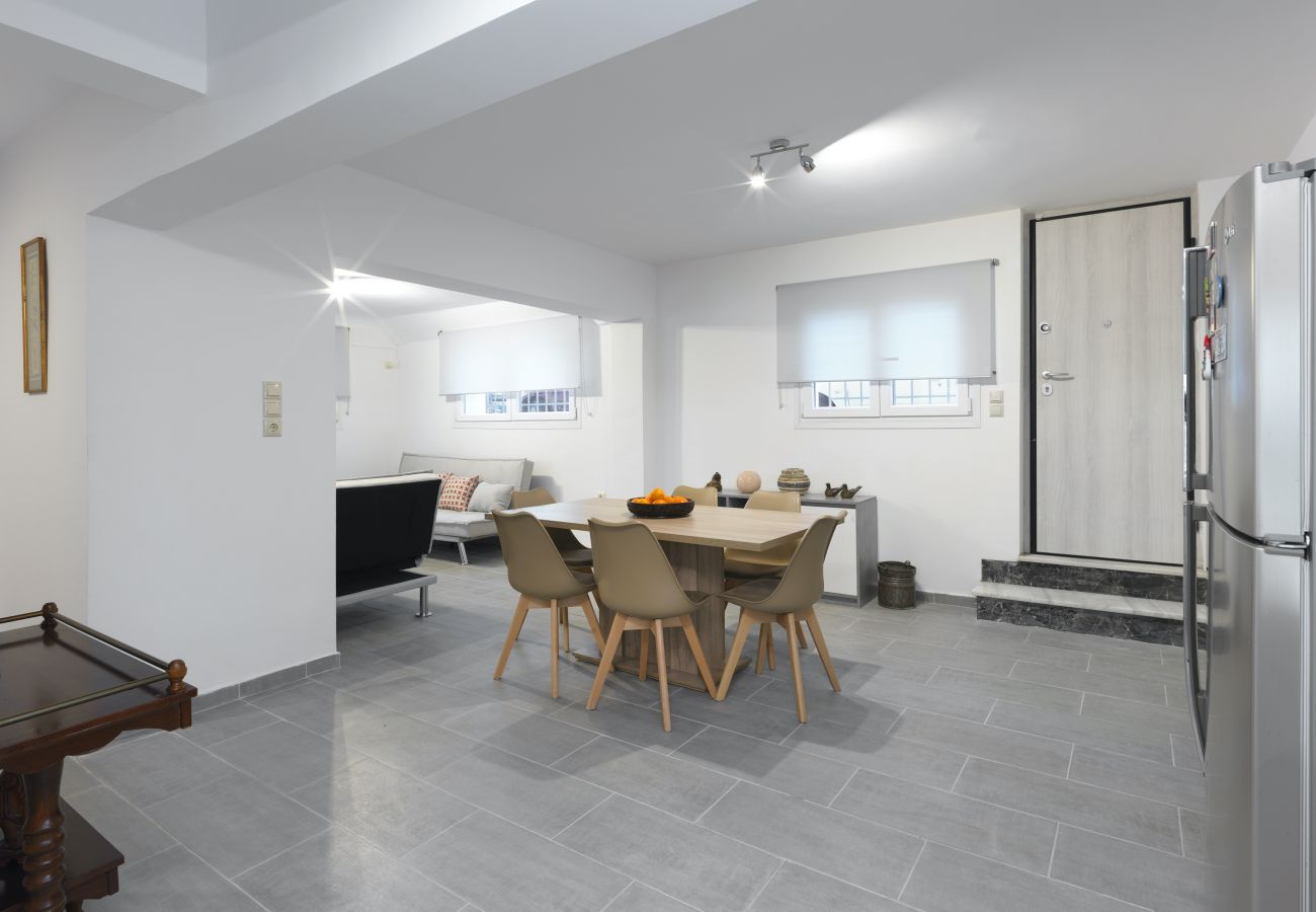 Apartment in Athens - 2BR  next to the National Gallery & chic Kolonaki 