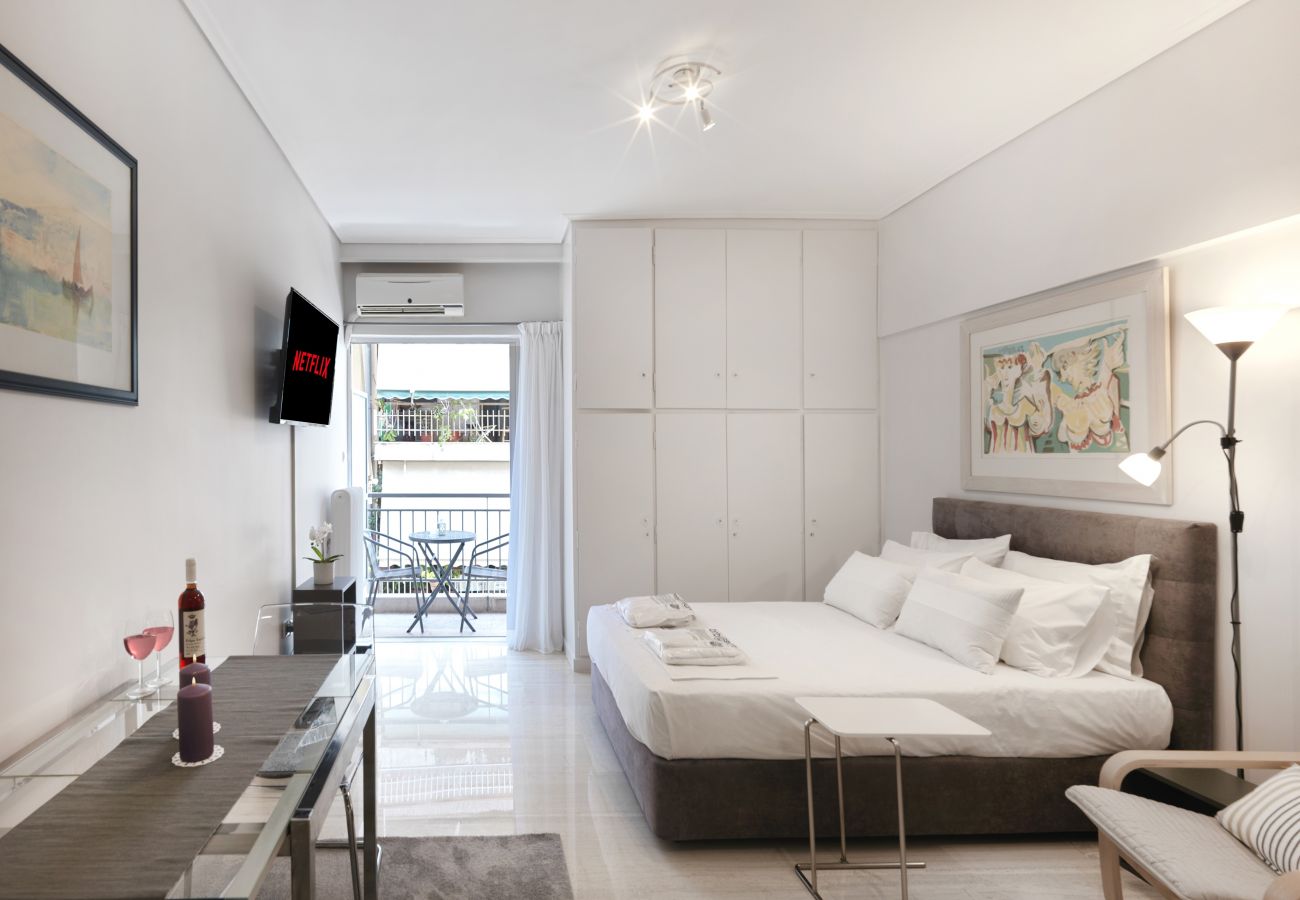 Studio in Athens - Bright Spacious Studio at a Strategic Location! 