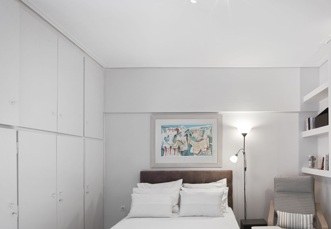 Studio in Athens - Bright Spacious Studio at a Strategic Location! 