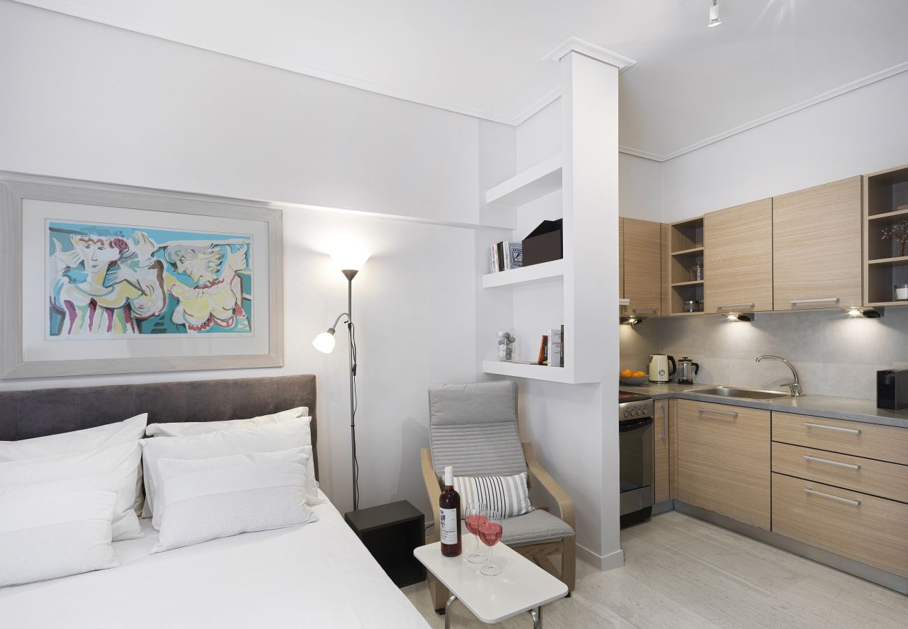 Studio in Athens - Bright Spacious Studio at a Strategic Location! 