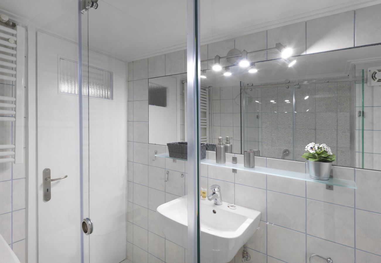 Studio in Athens - Bright Spacious Studio at a Strategic Location! 