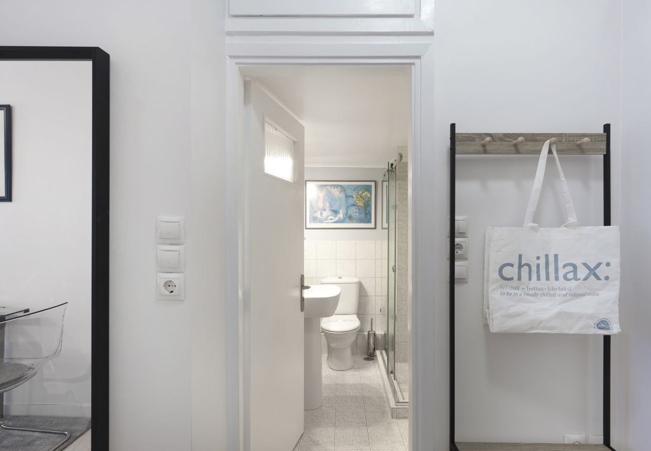 Studio in Athens - Bright Spacious Studio at a Strategic Location! 