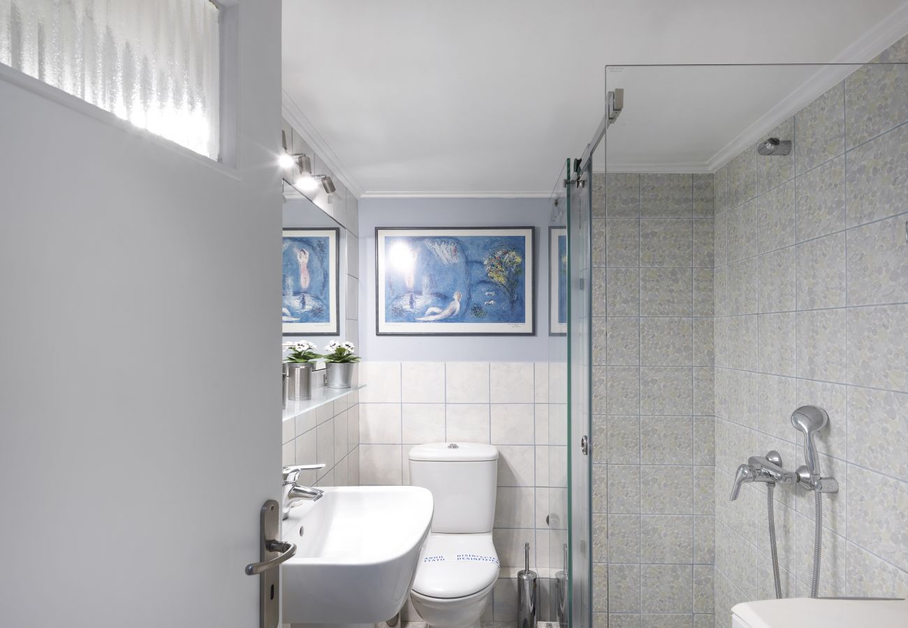 Studio in Athens - Bright Spacious Studio at a Strategic Location! 