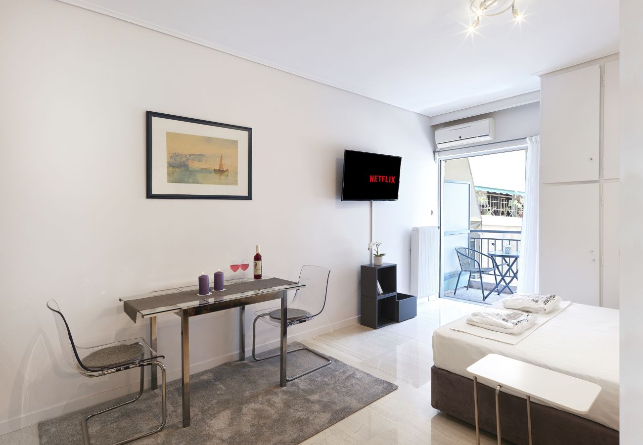 Studio in Athens - Bright Spacious Studio at a Strategic Location! 