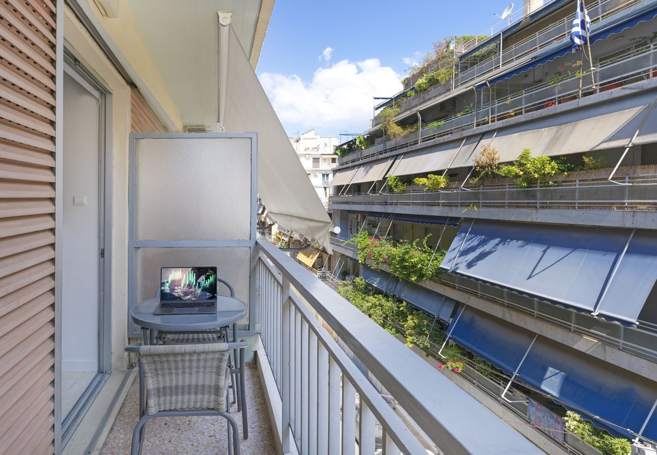 Studio in Athens - Bright Spacious Studio at a Strategic Location! 