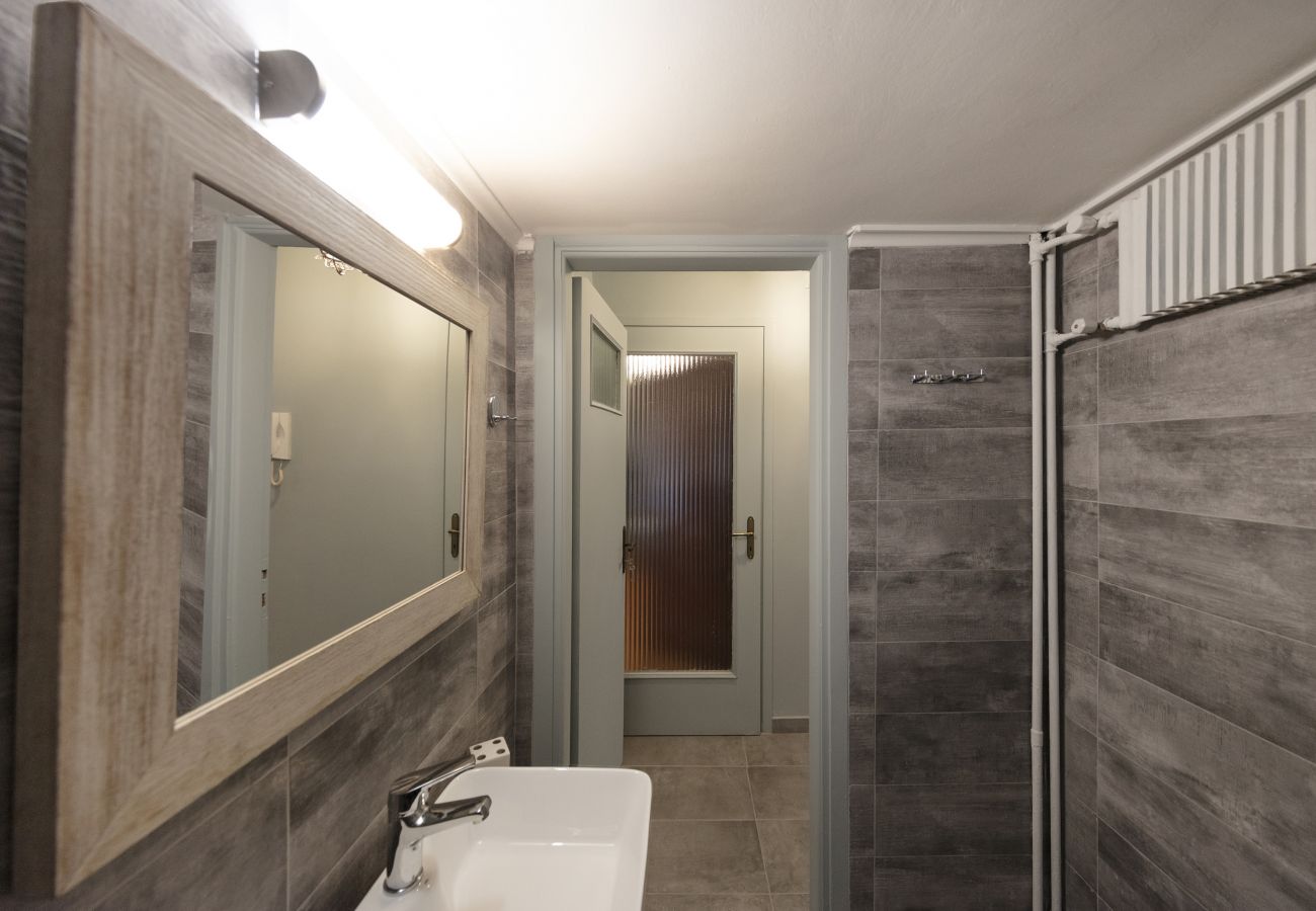 Apartment in Athens - Spacious 3 Bedroom apt near Acropolis museum 