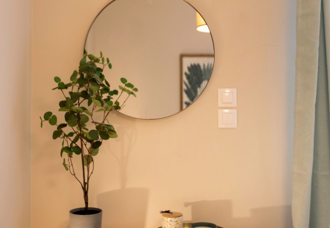 Apartment in Piraeus - Marina Zeas apartment by the sea 