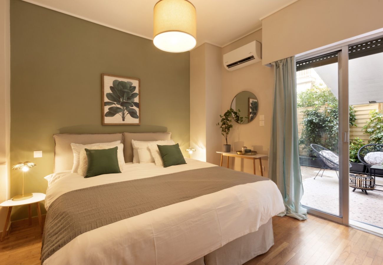 Apartment in Piraeus - Marina Zeas apartment by the sea 