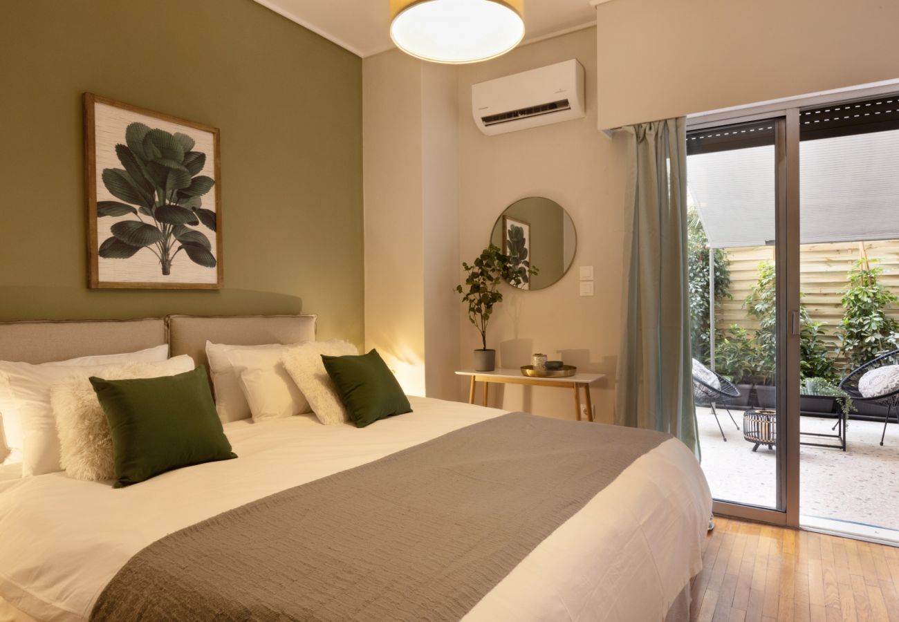 Apartment in Piraeus - Marina Zeas apartment by the sea 