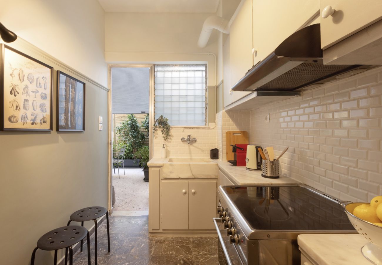 Apartment in Piraeus - Marina Zeas apartment by the sea 