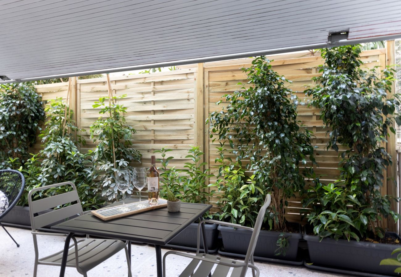 Apartment in Piraeus - Marina Zeas apartment by the sea 