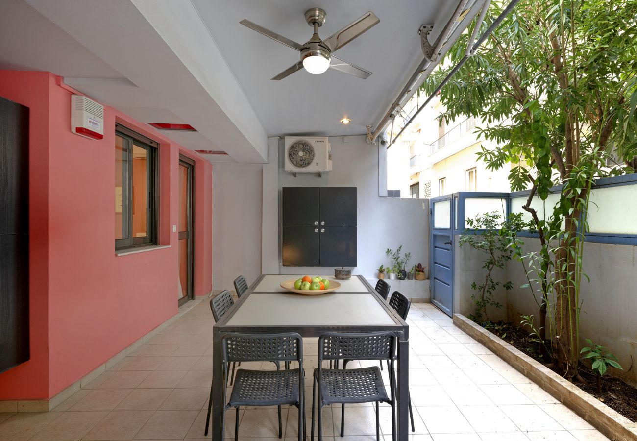 Apartment in Athens - Koukaki garden escape child friendly apartment 